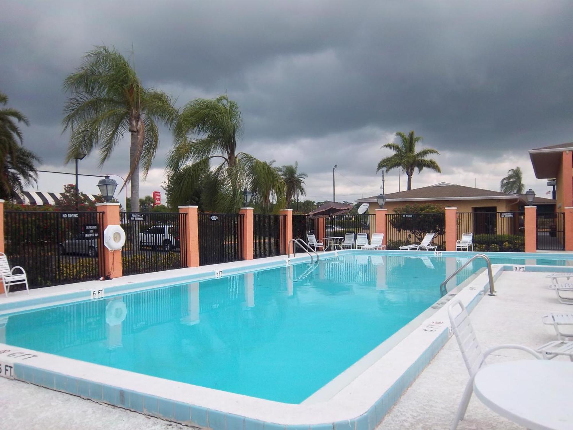 Americas Best Value Inn Florida Turnpike & I-95 Fort Pierce Bekvämligheter bild